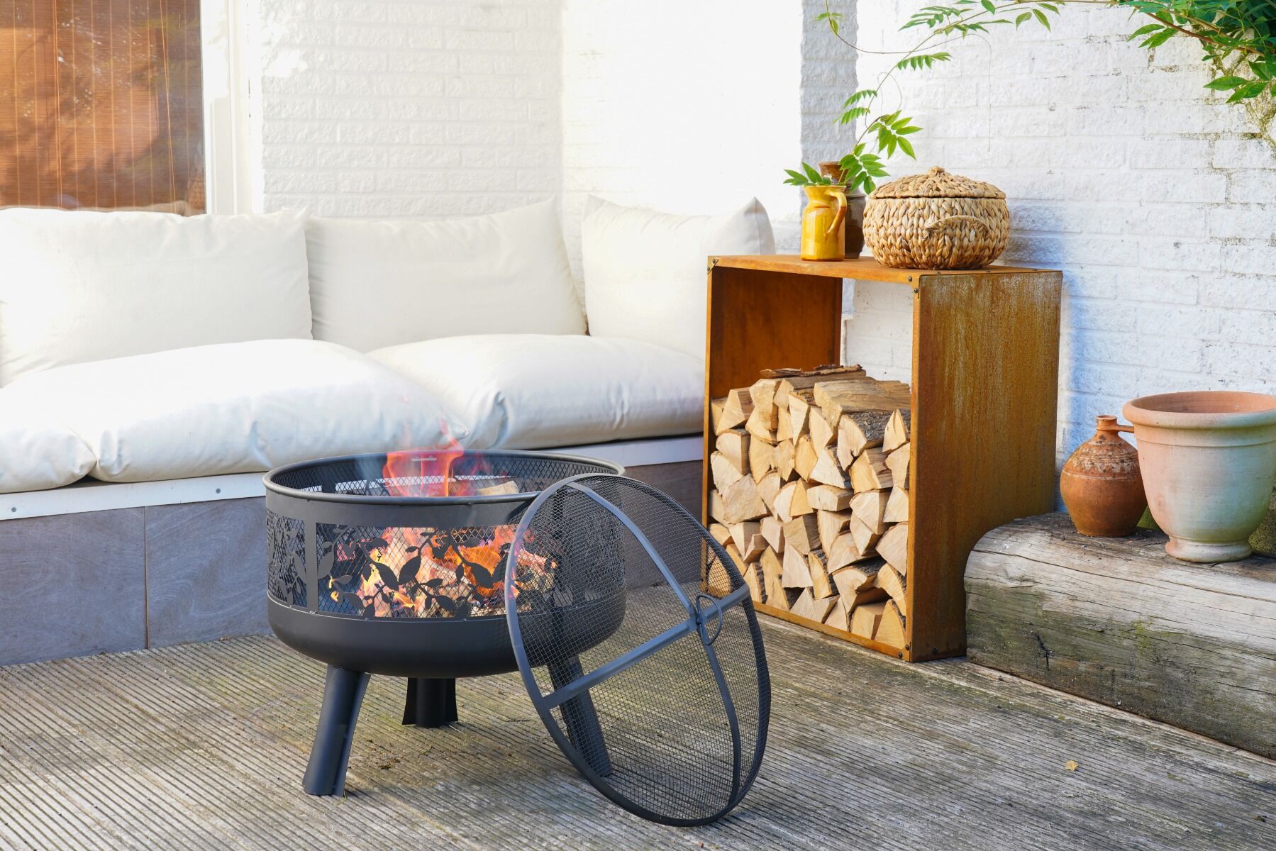 HEAT Firepit Alna with Spark Screen and grill grid